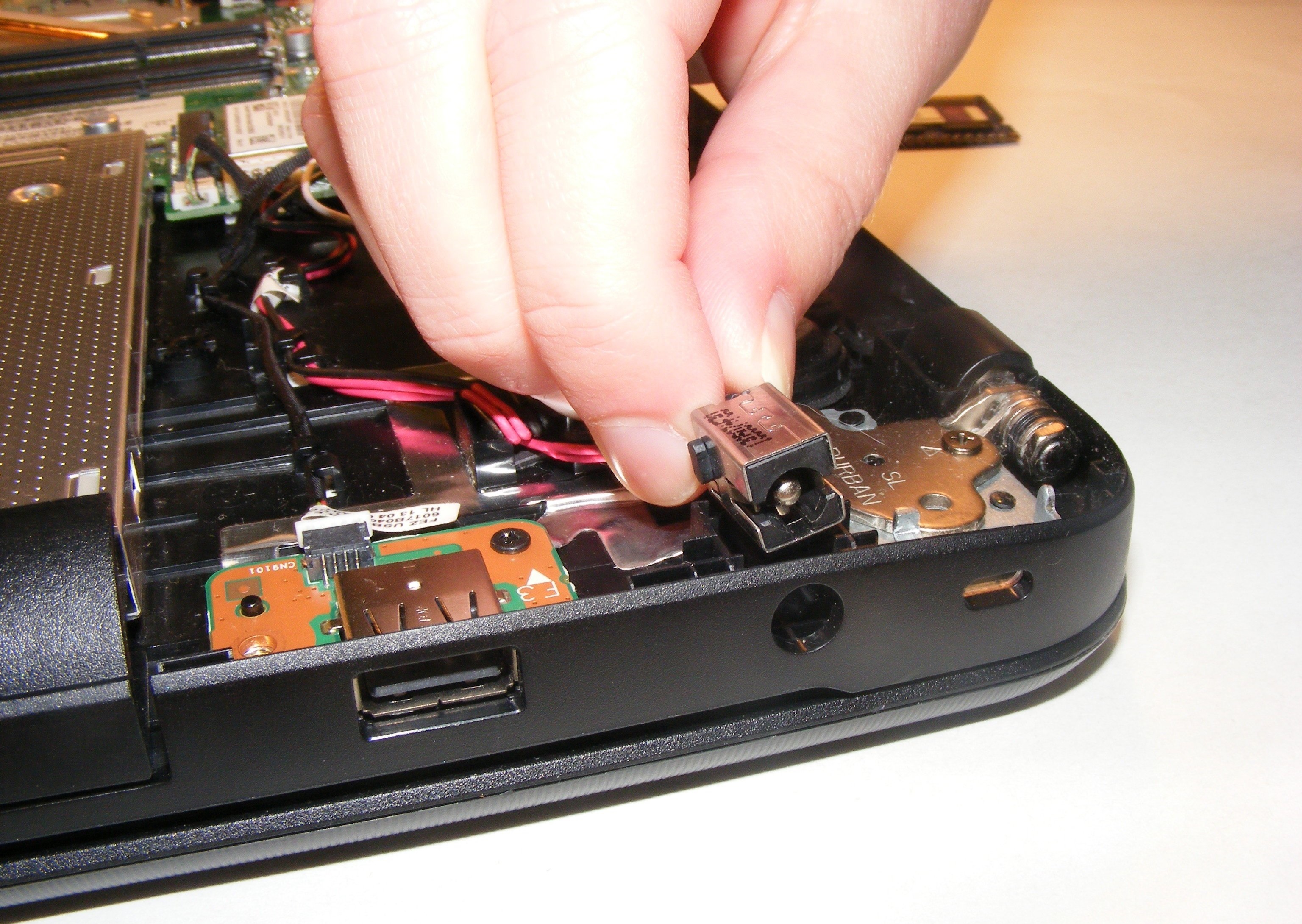 Laptop-power-jack-repair